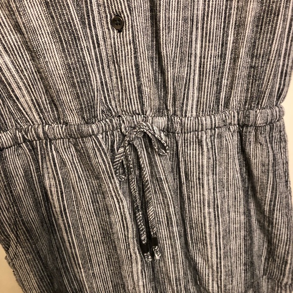 Gray and white romper. - Picture 4 of 4